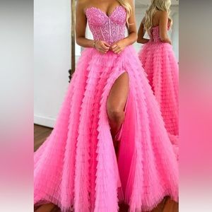 NEVER WORN Sherri hill size 6 Style No 56042